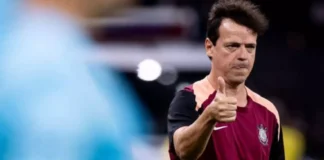 Diniz completa três jogos sem sofrer gols no Corinthians e aposta em comprometimento coletivo