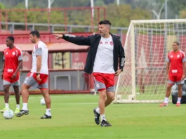 Pezzolano prega serenidade no Brasileirão e Inter desafia o Vitória no Barradão ‘sem medo’