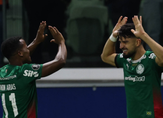 Com direito a um recital de Flaco López, Palmeiras finca os pés nas oitavas da Libertadores