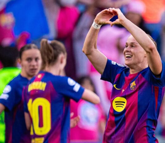 Barcelona arrasa o Lyon e sacramenta nova era no futebol feminino na Europa Barcelona A atacante polonesa Ewa Pajor manda coraçãozinho para a torcida após marcar o primeiro dos seus dois gols