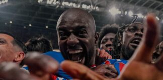 Crystal Palace Mateta comemora o gol histórico
