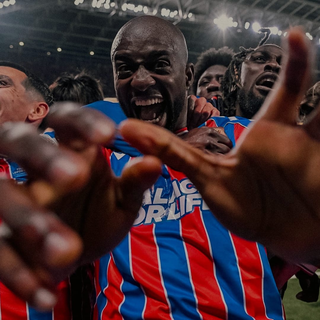 Crystal Palace Mateta comemora o gol histórico