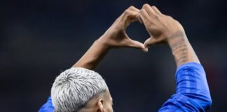 Com Cruzeiro e Palmeiras, Brasil fecha fase de grupos sem baixas na Libertadores e Sul-Americana Libertadores Camisa dez do Cruzeiro, o meia Matheus Pereira é amor e carinho na comemoração do seu primeiro gol