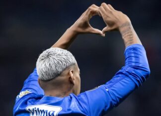Libertadores Camisa dez do Cruzeiro, o meia Matheus Pereira é amor e carinho na comemoração do seu primeiro gol
