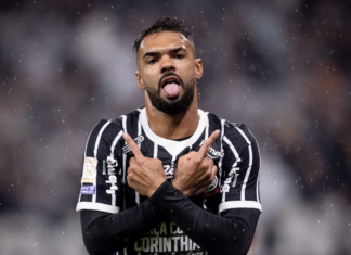 Em jogo cheio de simbologia, Corinthians honra camisa de 76 e derrota o São Paulo