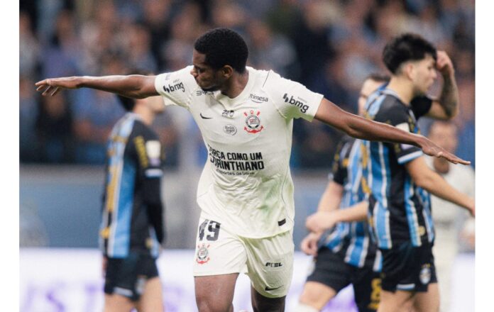 Corinthians Com dois belos gols, o volante André comanda a virada do Corinthians na Arena do Grêmio