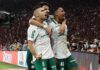 Allan comanda noite histórica, Palmeiras atropela Flamengo e espanta pressão Palmeiras brilha no Maracanã Cria da Academia de Futebol, Allan (à dir.) festeja o seu gol com Andreas Pereira (esq.) e Flaco López