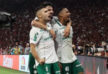 Allan comanda noite histórica, Palmeiras atropela Flamengo e espanta pressão Palmeiras brilha no Maracanã Cria da Academia de Futebol, Allan (à dir.) festeja o seu gol com Andreas Pereira (esq.) e Flaco López