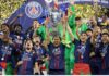 Bicampeão, PSG frustra o Arsenal e entra na dinastia da Liga dos Campeões PSG Em feito histórico, o zagueiro brasileiro Marquinhos, capitão do Arsenal, ergue pela segunda vez a taça da Liga dos Campeões
