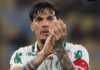 Palmeiras O capitão Gustavo Gómez aplaude em agradecimento ao apoio dos torcedores após a vitória sobre o Flamengo