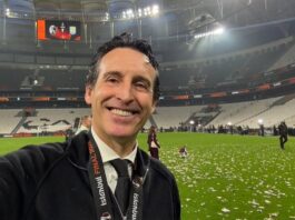 Senhor Liga Europa, Emery fatura o quinto título e encerra o jejum do Aston Villa Liga Europa O técnico Unai Emery faz selfie após festejar no gramado o seu quinto título competição