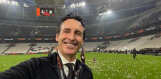 Senhor Liga Europa, Emery fatura o quinto título e encerra o jejum do Aston Villa Liga Europa O técnico Unai Emery faz selfie após festejar no gramado o seu quinto título competição