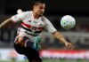 São Paulo perde para o Remo e entrega a Dorival uma reconstrução urgente durante a Copa São Paulo Sem brilho como toda a equipe, o atacante Arthur tenta dominar a bola no duelo com o Remo, no Mangueirão