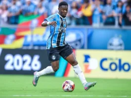 Grêmio não libera Amuzu para amistoso de Gana e conta com atacante diante do Santos