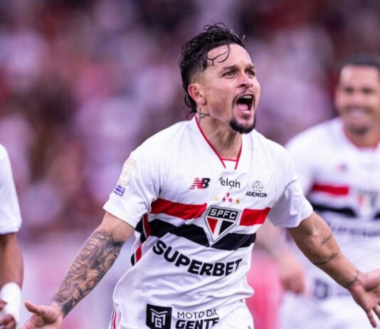 Decisivo na Sul-Americana, Artur manifesta desejo de renovar com o São Paulo