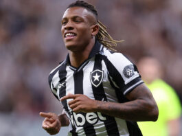 Palmeiras pode negociar jogadores do elenco com o Botafogo para ter Danilo após a Copa do Mundo