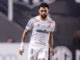 Entre gols e o banco de reservas, Gabigol perde espaço como protagonista no ataque do Santos