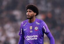 Entre as falhas no Corinthians e o sonho frustrado de jogar a Copa do Mundo: o momento frágil de Hugo