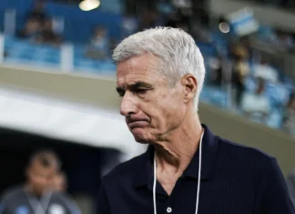 Grêmio tenta quebrar ‘maldição’ de 11 jogos sem vencer como visitante no Brasileirão