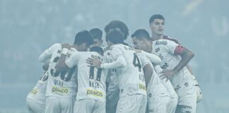 Apagão defensivo e expulsão custam caro ao Santos contra o Grêmio e levam o time para o Z4