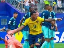 Equador Após o gol de oportunista, Gonzalo Plata explode de alegria ao festejar a virada do Equador sobre a Alemanha