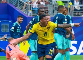 Equador Após o gol de oportunista, Gonzalo Plata explode de alegria ao festejar a virada do Equador sobre a Alemanha