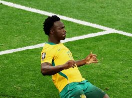 Austrália sobrevive à pressão, derruba a favorita Turquia e volta a vencer uma estreia de Copa após 20 anos Austrália Após arrancada fulminante, Nestory Irankunda abre o marcador no primeiro tempo para a Áustralia