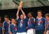 Copa de 1998: com o comando de Aimé Jacquet, França supera vexame e levanta a taça em casa Copa de 1998 Autor de dois gols na final contra o Brasil, Zinedine Zidane comanda o primeiro título da França de Copa do Mundo