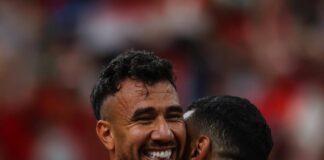 Estão deixando chegar: Egito e Cabo Verde transformam desconfiança em sabor de quero mais Egito Autor do terceiro gol, Mahmoud Trézéguet é abraçado por Mohamed Salah, que deu a assistência para o companheiro
