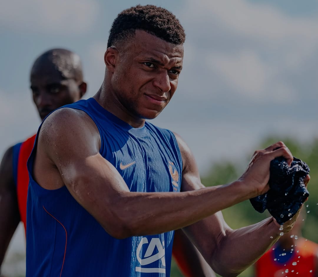 Blindado pelo técnico Didier Deschamps, o capitão Mbappé não foi para a entrevista coletiva / Equipedefrance