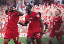 Anfitriões, México, Canadá e Estados Unidos passam ilesos pelo primeiro teste da Copa Anfitriões Cyle Larin camisa 9 comemora o gol de empate do Canadá