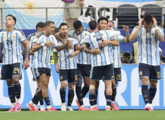 Messi só precisava de um gol para entrar para a história… mas aí ele achou pouco e fez logo dois!