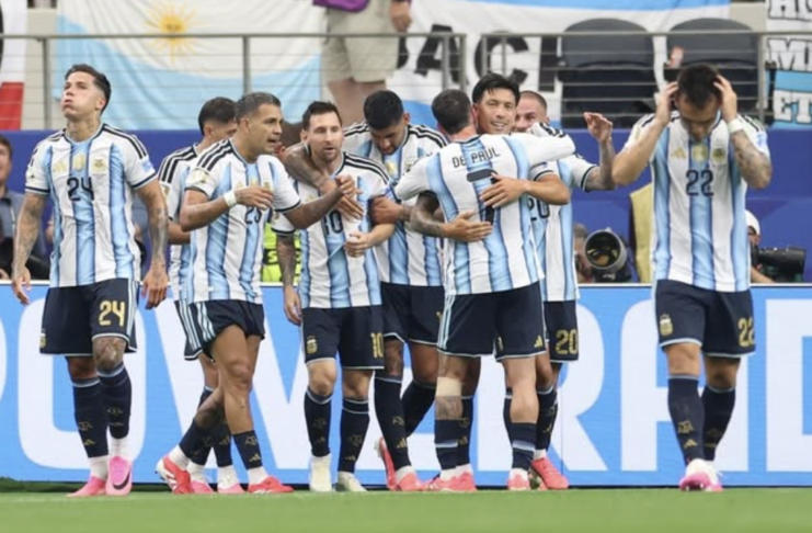 Messi só precisava de um gol para entrar para a história… mas aí ele achou pouco e fez logo dois!