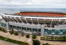 Conheça o Huntington Bank Field, a arena da NFL que acolhe o Brasil neste sábado Palco do amistoso entre Brasil e Egito, o Huntington Bank Field tem capacidade para 67 mil pessoas / Haslam Sports Group