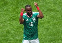México abre a Copa do Mundo com vitória, festa no Azteca e protestos nas ruas da capital México Colombiano naturalizado mexicano, Quiñones entra para a história como autor do primeiro gol da Copa de 2026