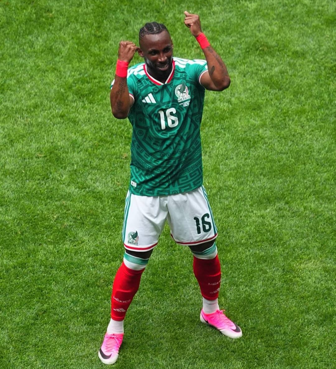 México Colombiano naturalizado mexicano, Quiñones entra para a história como autor do primeiro gol da Copa de 2026