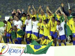Copa de 2002: como Felipão fez de Ronaldo, Rivaldo e Ronaldinho a alma de um Brasil invencível Copa de 2002: Com 100% de aproveitamento, seleção brasileira festeja a conquista do pentacampeonato.