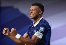 Baile sem máscaras: França joga por música, detona Suécia e desponta como a grande favorita ao título França Mbappé comemora um dos seus gols