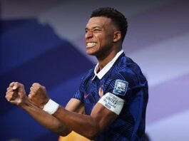 Mbappé mira primeira Bola de Ouro e se coloca como favorito: ‘Fui artilheiro de tudo’ França Mbappé comemora um dos seus gols