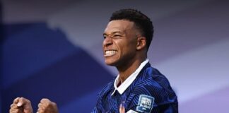 França Mbappé comemora um dos seus gols