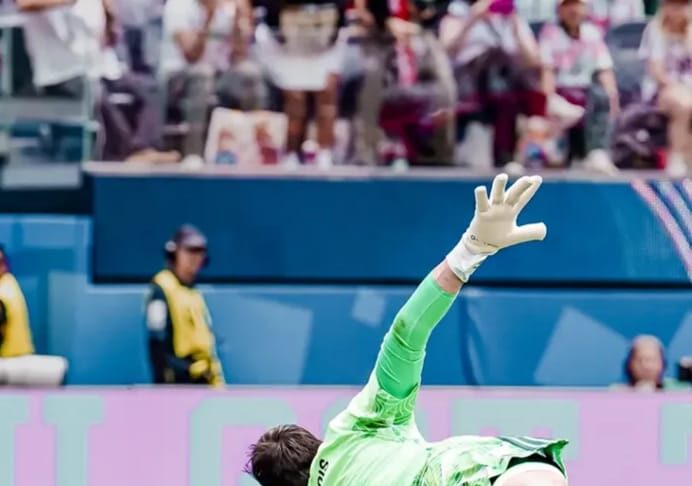 Com atuação segura no segundo tempo, o goleiro Thibaut Bélgica Courtois é decisivo e evita derrota da Bélgica