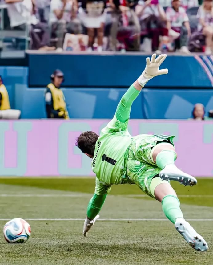Com atuação segura no segundo tempo, o goleiro Thibaut Bélgica Courtois é decisivo e evita derrota da Bélgica