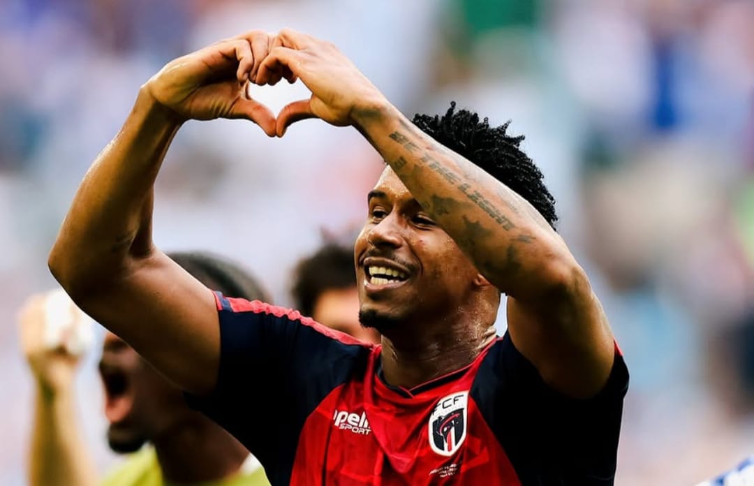 Egito Com o gol de falta, o volante Kevin Lenini entra para a história como o primeiro jogador a marcar para Cabo Verde em uma Copa