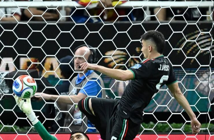 Em dois atos de goleiros, México é o primeiro classificado para o mata-mata da Copa México Com reflexo apurado, o goleiro Raúl Rangel faz a segunda defesa em sequência e evita o gol de empate da Coreia