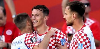 Croácia sofre, derruba Panamá e transforma duelo com Gana em jogo de sobrevivência Croácia comemora o gol da vitória