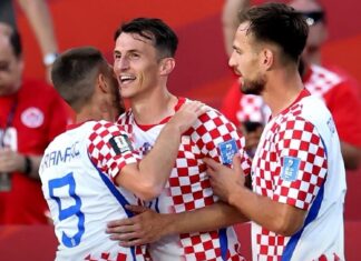 Croácia sofre, derruba Panamá e transforma duelo com Gana em jogo de sobrevivência Croácia comemora o gol da vitória