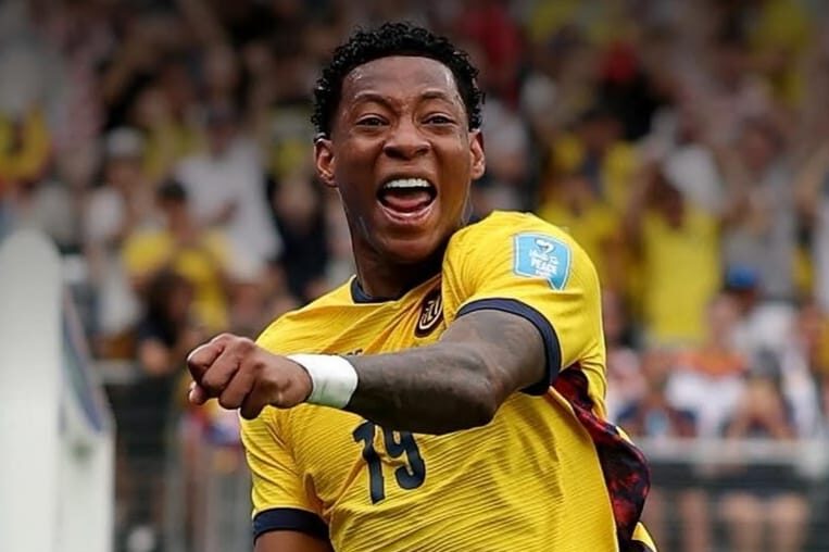 Equador Decisivo para a vaga, Gonzalo Plata explode de alegria no gol da vitória de virada do Equador sobre a Alemanha