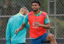 Éderson herda a vaga do lateral direito Wesley, cortado da Copa por causa de contusão muscular / Rafael Ribeiro/CBF