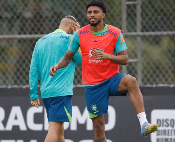 Éderson herda a vaga do lateral direito Wesley, cortado da Copa por causa de contusão muscular / Rafael Ribeiro/CBF