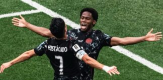 Canadá atropela o Catar, quebra tabu em Mundiais e encaminha a classificação Canadá Em jogo histórico, Jonathan David (dir.) entra na lista dos jogadores com três gols em um único duelo de Copa do Mundo